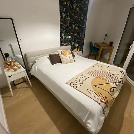 La Scene Du - Au Bord Du Avec Garage Apartment *