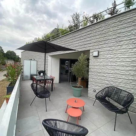 La Scene Du - Au Bord Du Avec Garage *